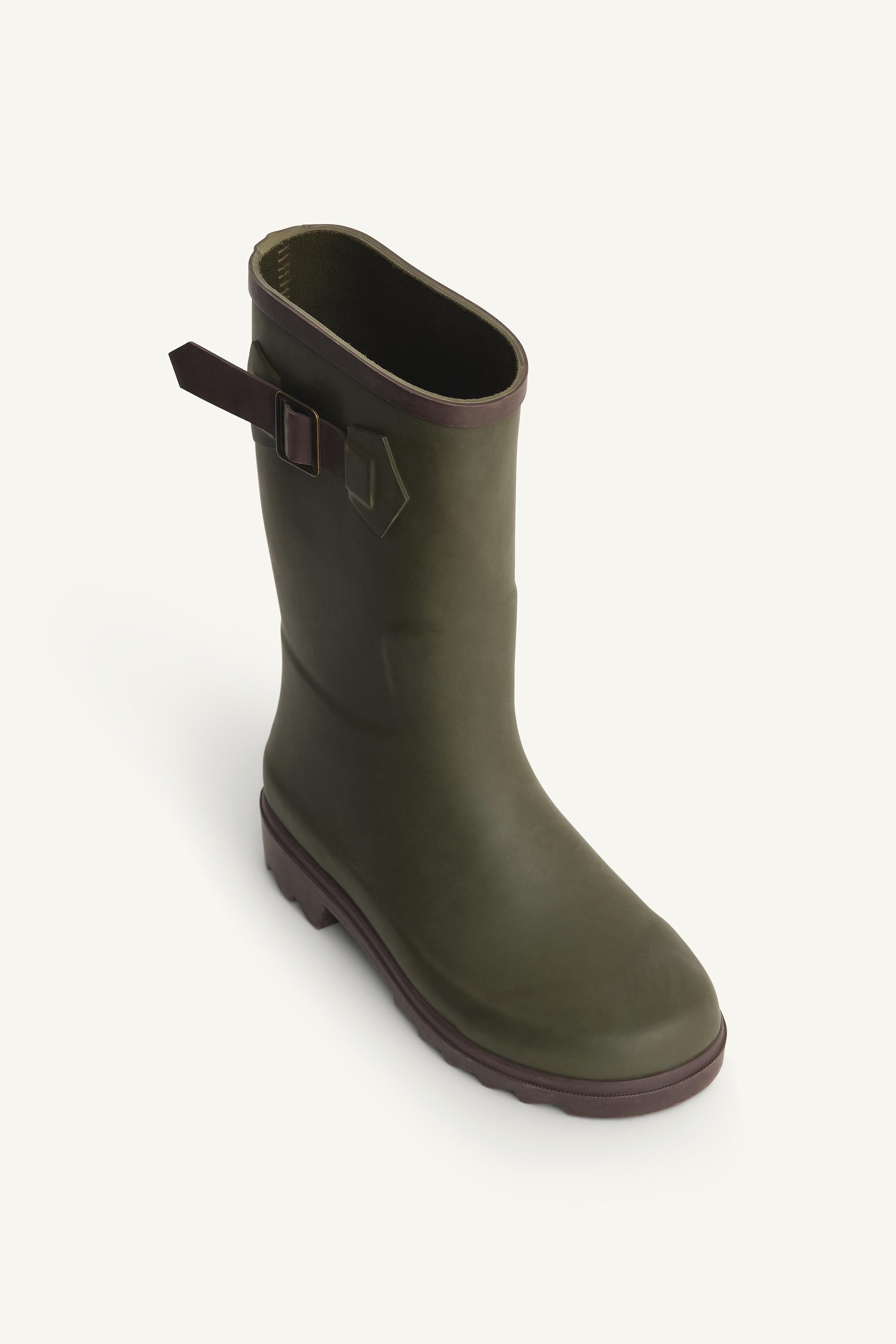 RUBBER RAIN BOOTS LIMITED EDITION
